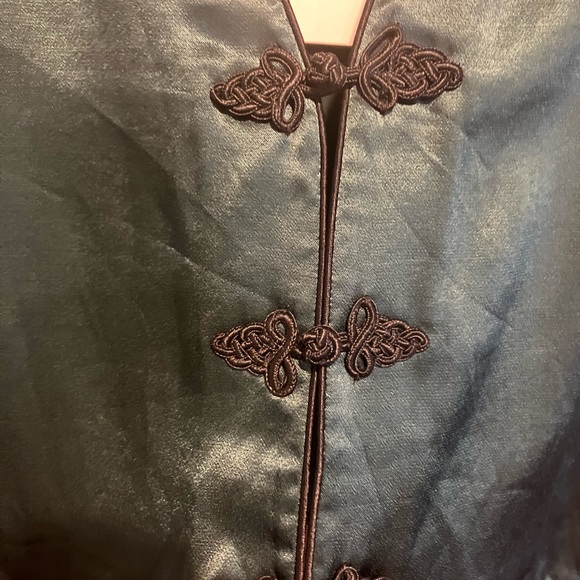 NWT ZARA silky v neck.Long sleeved 💯 viscose top. Hunter green. 3 Frog closures - Picture 1 of 5